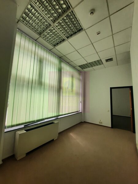 Inchiriere spatiu comercial bd Unirii, vitrina 25ml, stradal